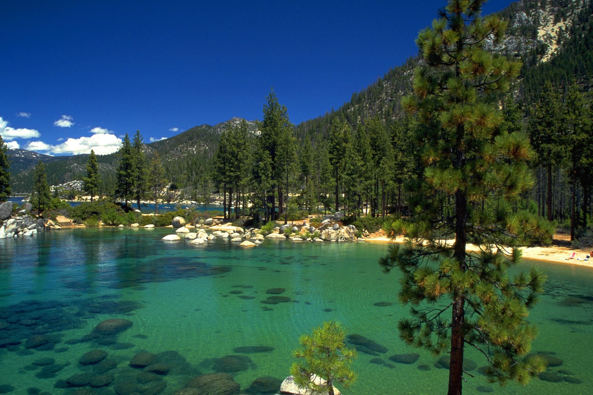 Lake Tahoe, California/Nevada - Snow and mountain views destination
